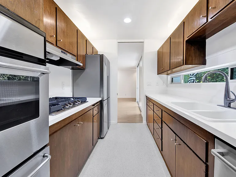 1147 N Clark St #206 — Photo 16