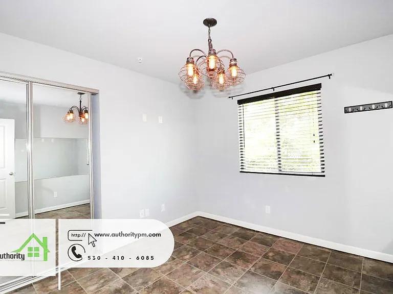 1417 Montana Ave — Photo 21