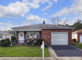 11 Tijuana Ct, Toms River, NJ 08757