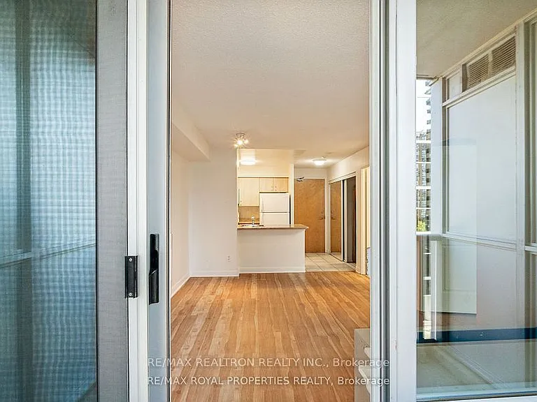 4978 Yonge St #810 — Photo 16