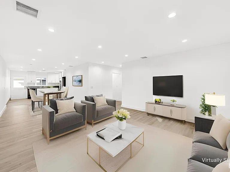 17623 Burbank Blvd — Photo 11
