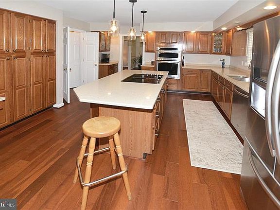 5th image of 8112 Glenhurst Dr