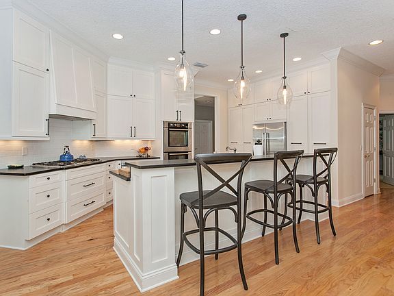 3rd image of 129 Retreat Pl