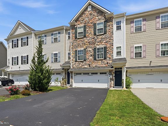 2nd image of 141 Graystone Dr