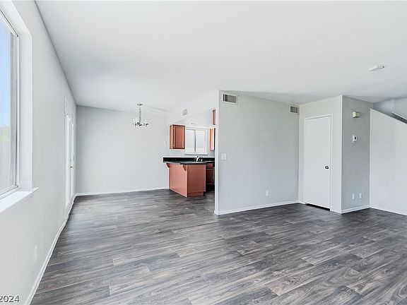 3rd image of 912 Calico Hills Ct
