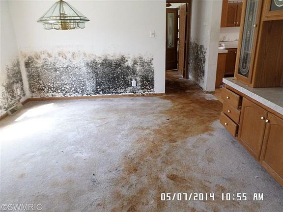 3rd image of 2039 N Algonquin Dr
