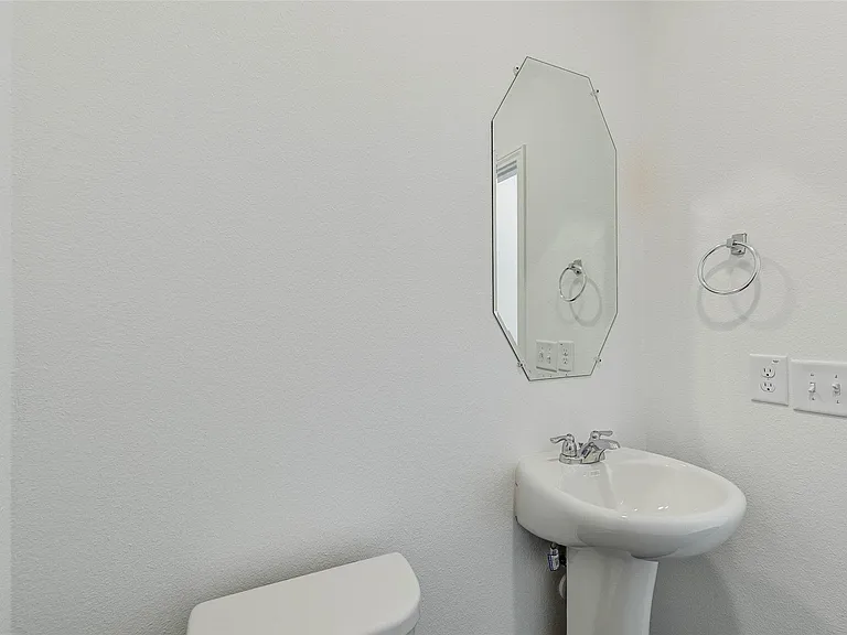 25821 Hedgerow Dr — Photo 18