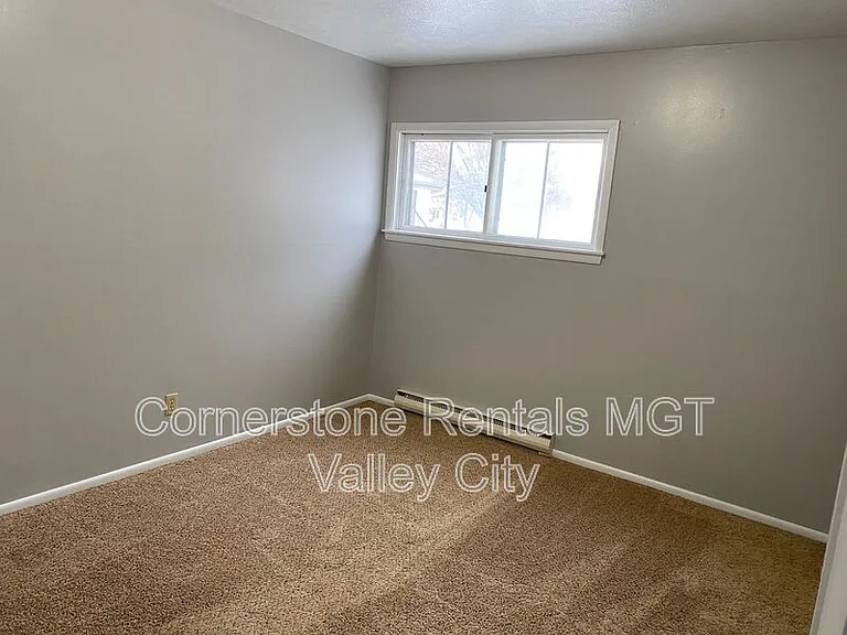 825 3rd St SW — Photo 5