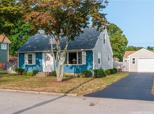 83 Maplecrest Dr, Pawtucket, RI 02861