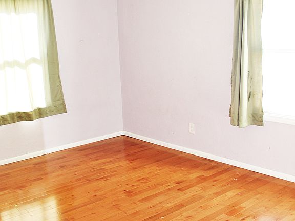 5th image of 1715 Zeller St