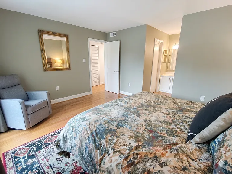 110 Roberts Ln #401 — Photo 17