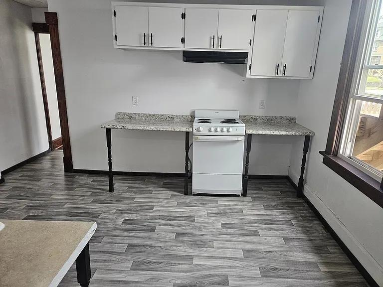 725 Ferndale Ave — Photo 3