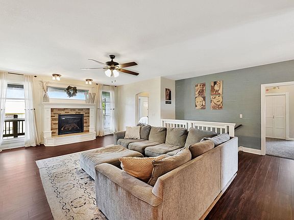 3rd image of 1415 S Arbor Meadows St