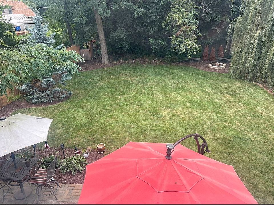 2nd image of 10313 Wilmette Ave
