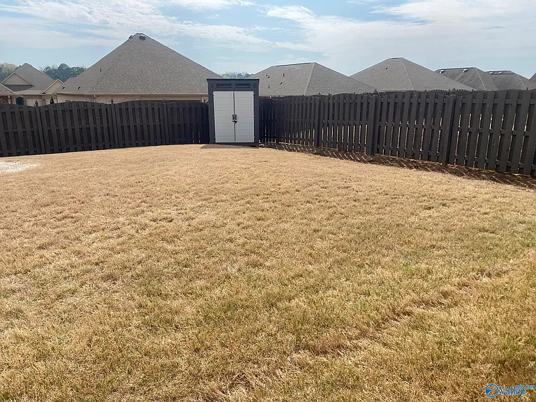101 Donovan Dr — Photo 16