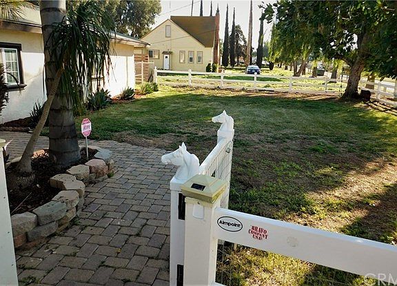 4th image of 4511 Corona Ave