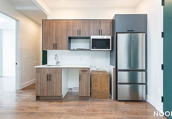 4th image of 317 Franklin Ave Floor 2