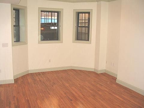5th image of 531 Newbury St #Smn01