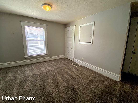 3rd image of 806 Kalamazoo Ave SE