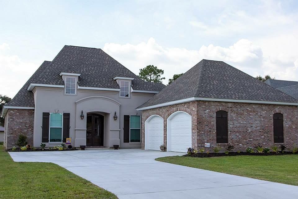 Gorgeous custom home!! 