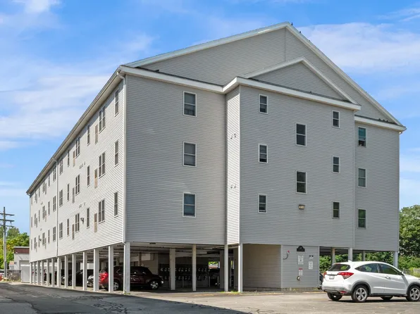 107 Foster St APT 304, Peabody, MA 01960
