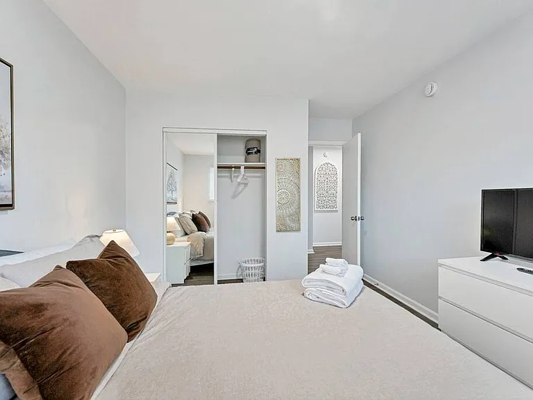1017 Barclay Sq — Photo 19