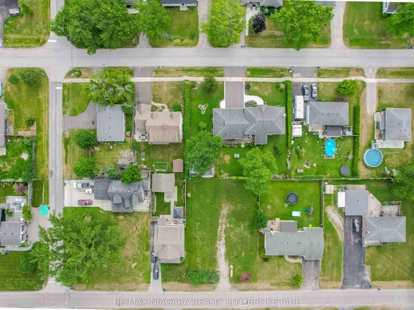 452 Ferndale Ave, Fort Erie, ON L2A 5C4