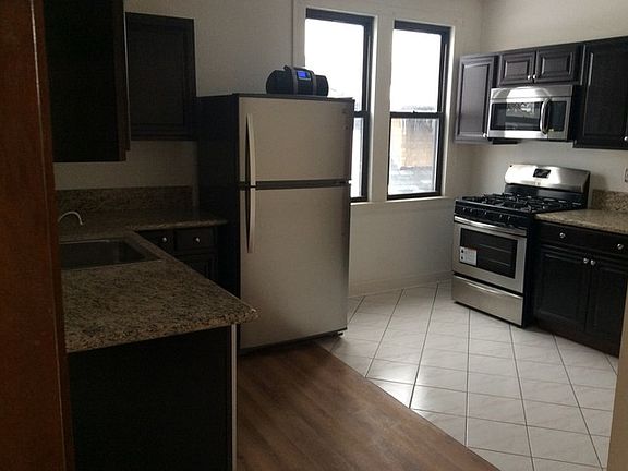 4th image of 6618 N Rockwell St #2