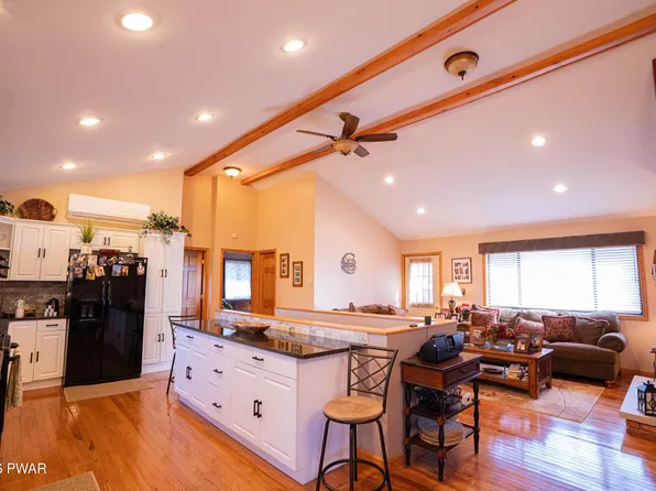 57 Glenwood Ln, Lake Ariel, PA 18436