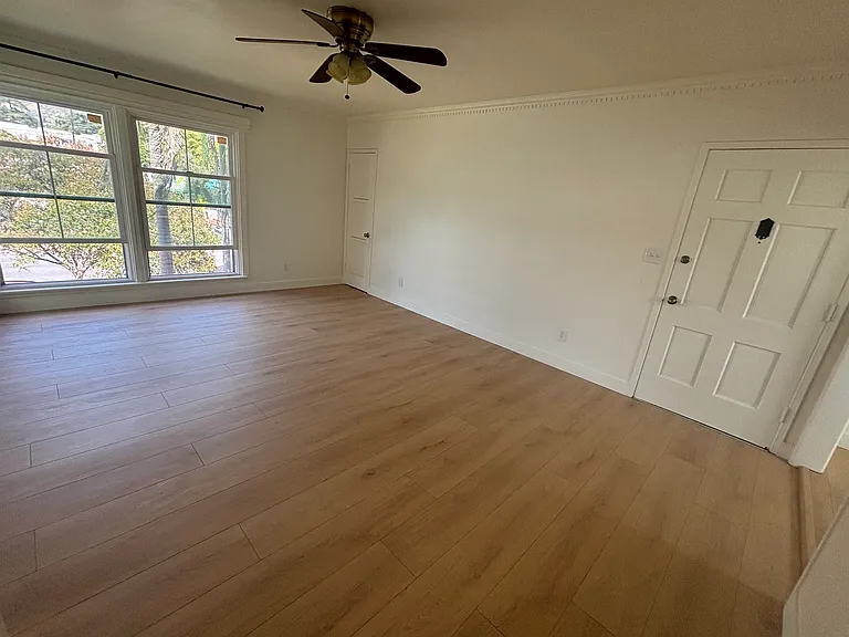 1021 1/2 S Glenoaks Blvd #1021-1/2 — Photo 4