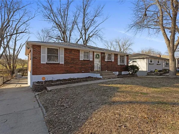 4505 NE Sunnybrook Ln, Kansas City, MO 64117