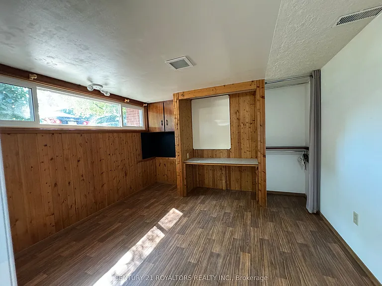 404 Trent St W — Photo 22