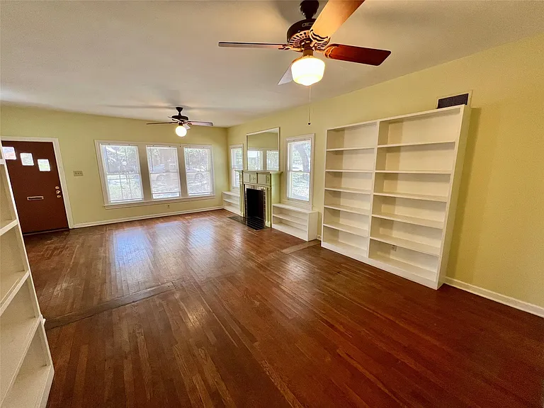 302 Park Ln — Photo 3