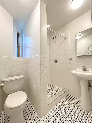 5th image of 409 E 64th St APT 6D