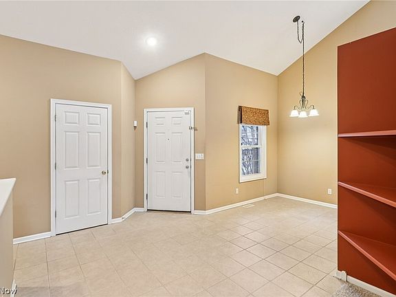 5th image of 516 E Parkway Blvd