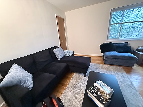 3rd image of 822 22nd St S APT 2