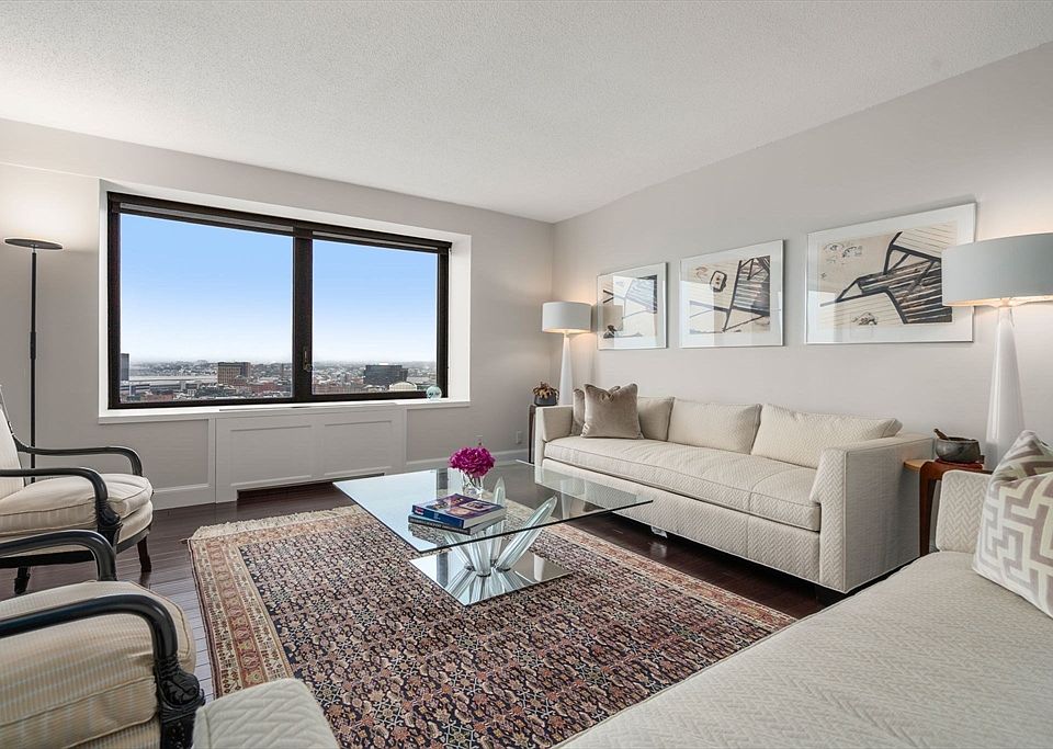 1st image of 85 E India Row APT 28F