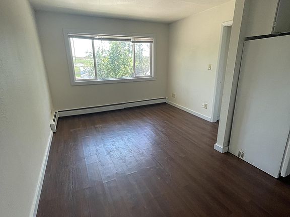 3rd image of 1465 Meadowview Dr #3