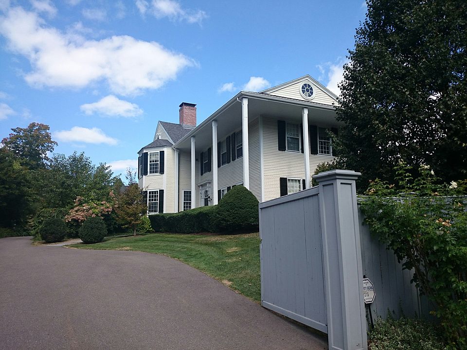 2nd image of 215 Warren St