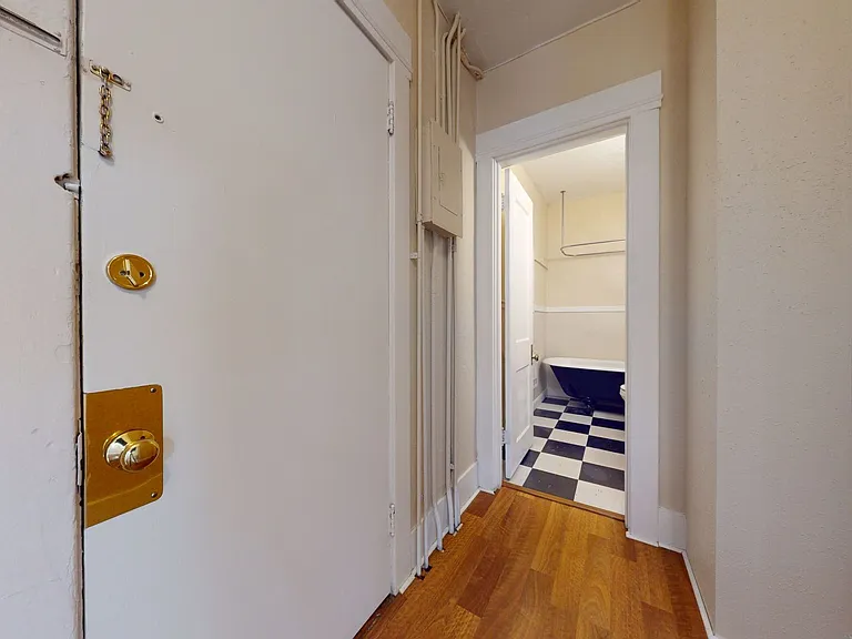 Roycroft Apartments — Photo 49