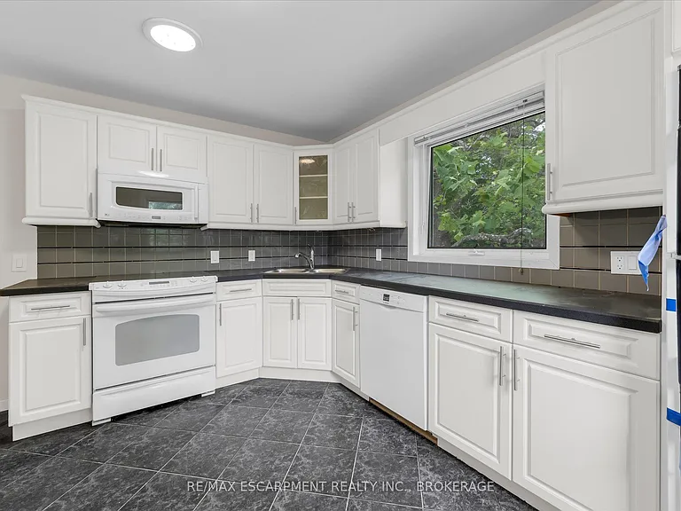18 Bonavem Dr #1 — Photo 8