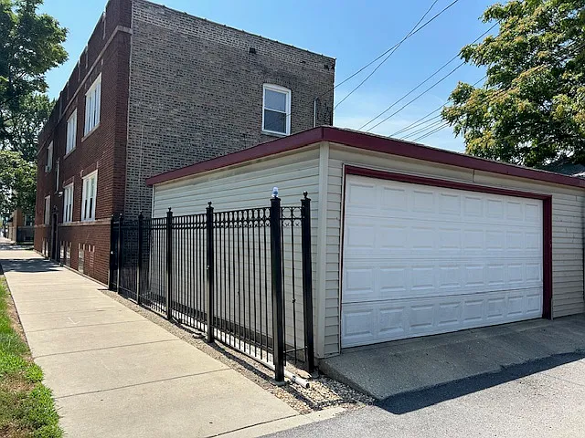 2 bed, 900 sqft, $1,600 — Photo 2