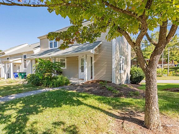 3rd image of 127 Lucas Dr