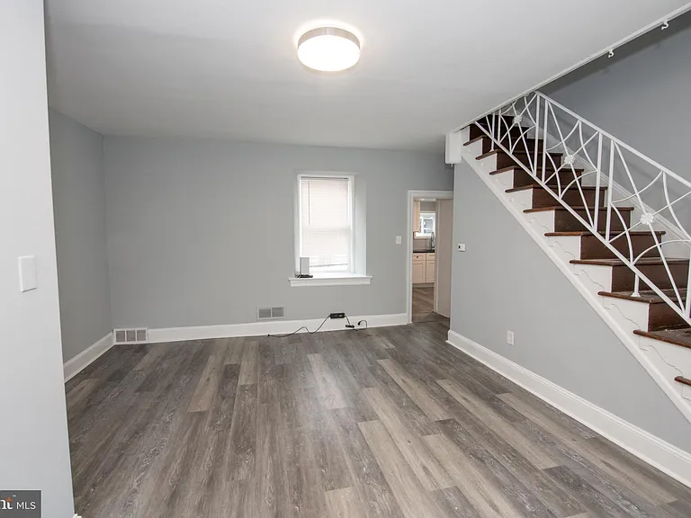 225 Old Soldiers Rd #B — Photo 10