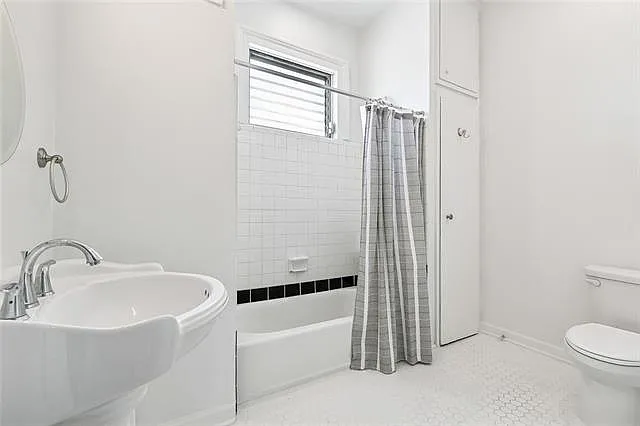 5950 Magazine St — Photo 9