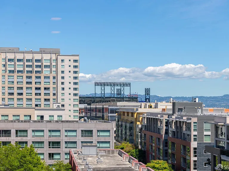 300 Berry St #907 — Photo 6