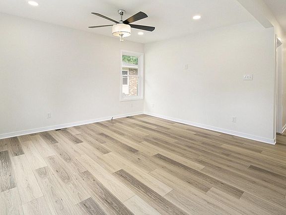4th image of 1436 Rosewood St