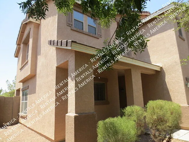 Perfect 3 bedroom 2.5 bathroom in Spectrum at Val Vista — Photo 2