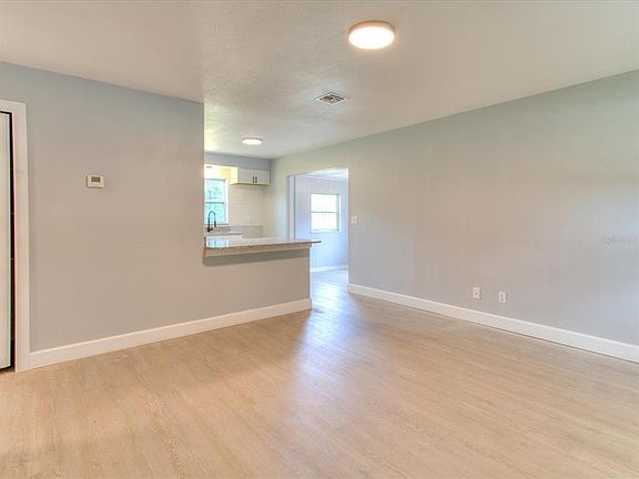 4th image of 1385 Elizabeth Ave