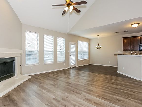 5th image of 1302 Rosebrook Dr